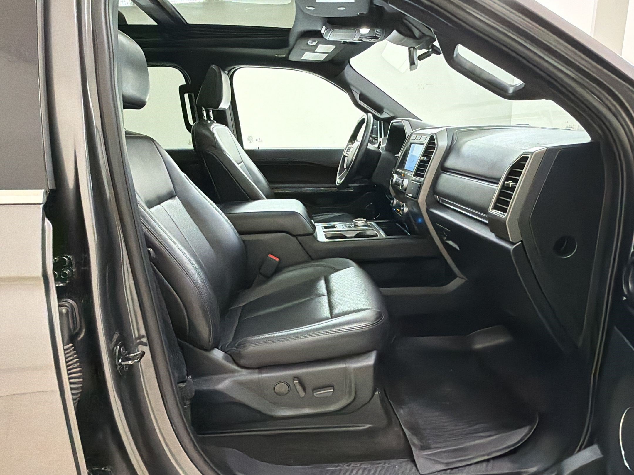 Used 2021 Ford Expedition Max XLT RWD image 26