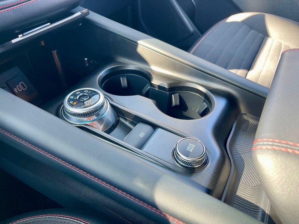 Used 2025 Ford Explorer ST-Line w/ ST-Line Street Pack image 16