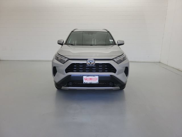 Used 2025 Toyota RAV4 SE AWD/4WD image 3