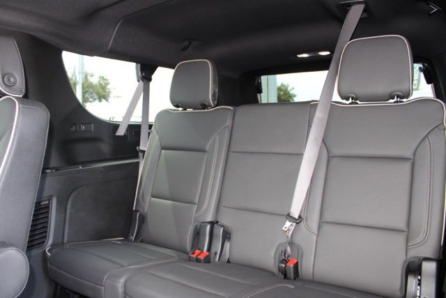 Used 2025 Chevrolet Suburban Premier image 18