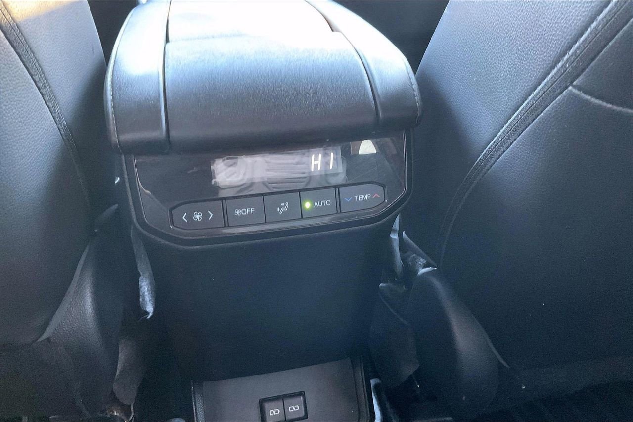 Used 2022 Toyota Highlander XLE image 17