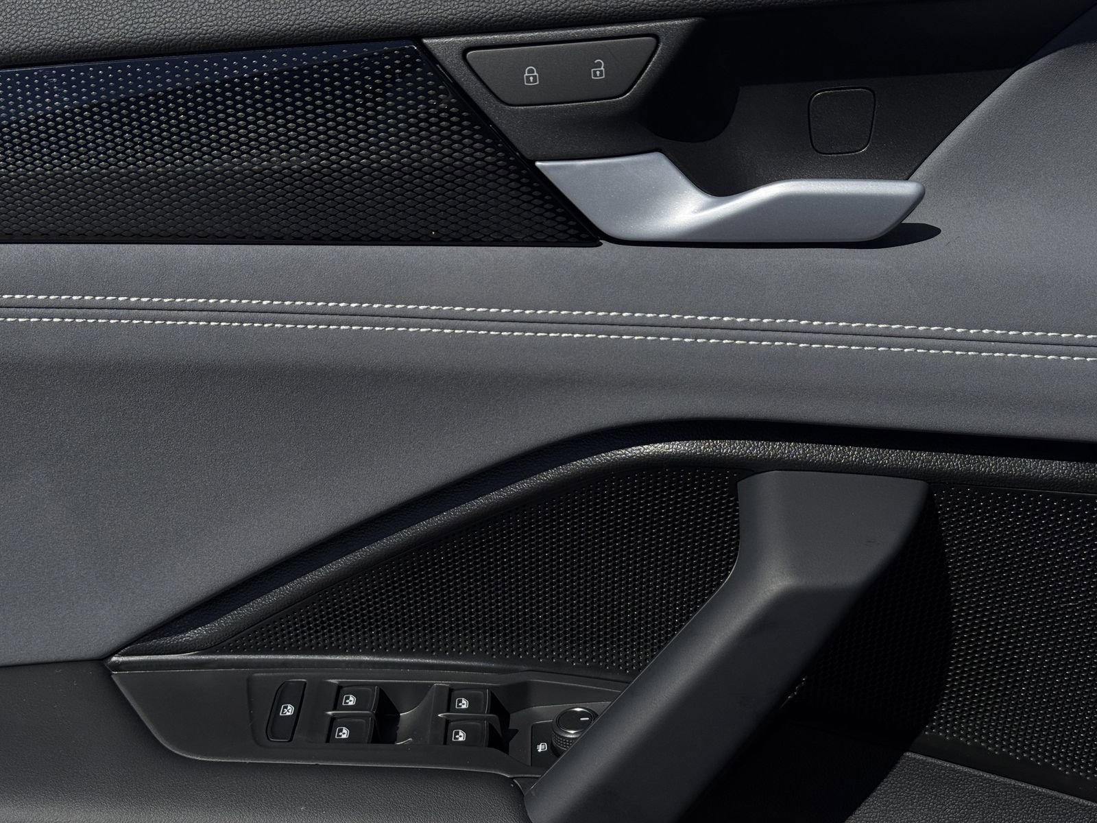 New 2026 Volkswagen Tiguan SE image 22