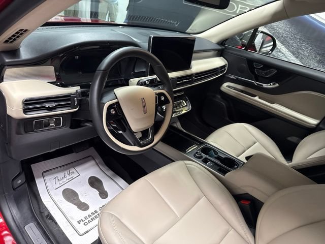 Used 2025 Lincoln Corsair AWD image 6