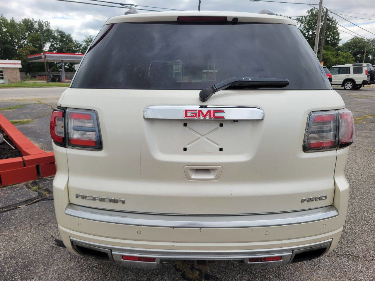 Used 2013 GMC Acadia Denali image 6