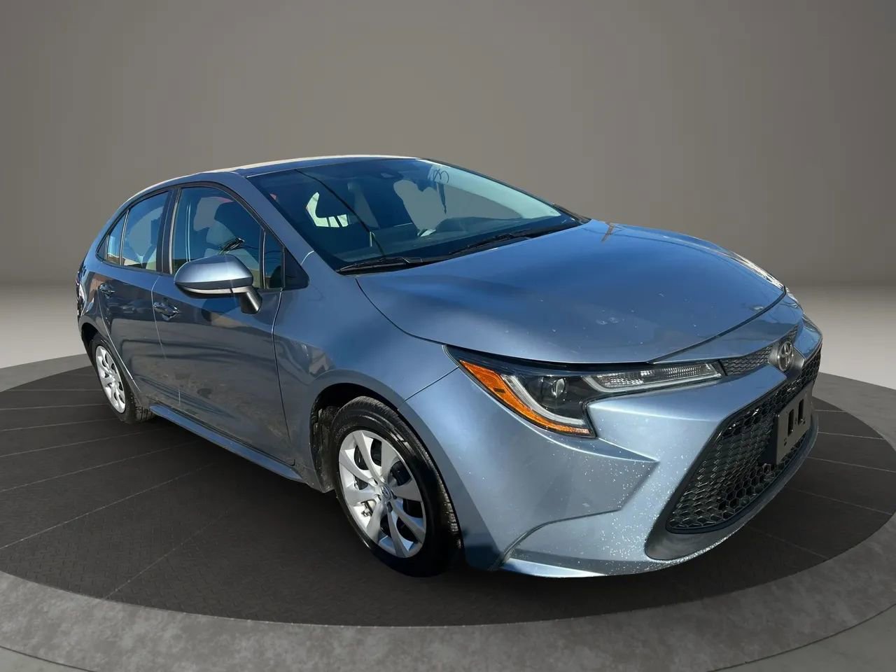 Used 2021 Toyota Corolla LE FWD image 3
