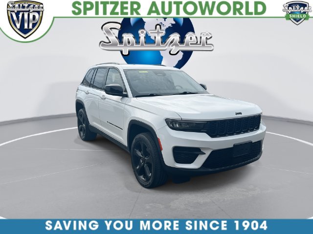 Used 2023 Jeep Grand Cherokee Altitude AWD/4WD image 3