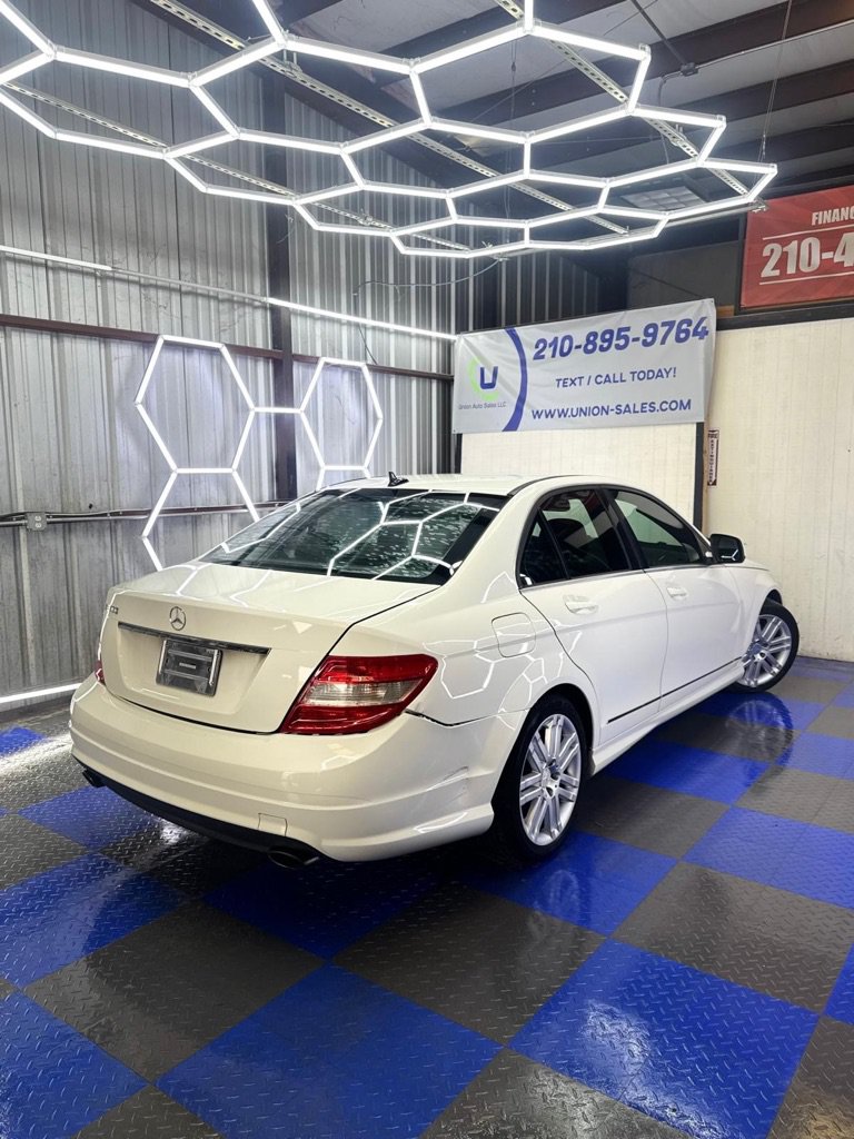 Used 2009 Mercedes-Benz C 300 Sedan image 23