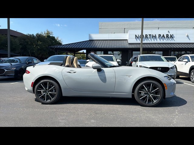 New 2026 MAZDA MX-5 Miata Grand Touring RWD image 18