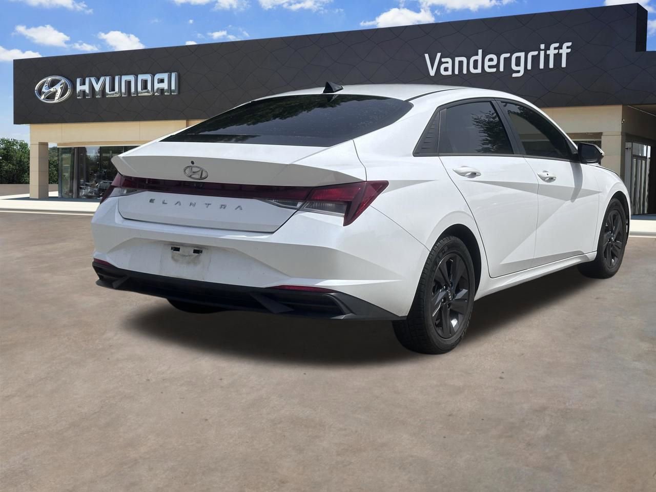 Used 2022 Hyundai Elantra SEL FWD image 11