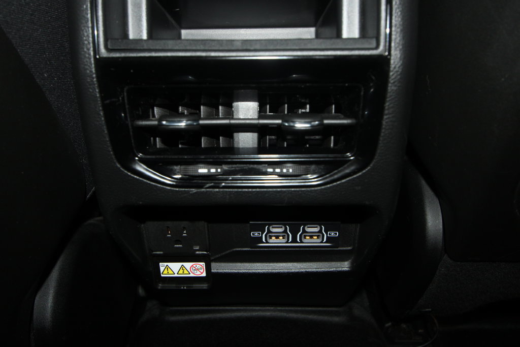 Used 2024 Jeep Grand Cherokee Altitude AWD/4WD image 27