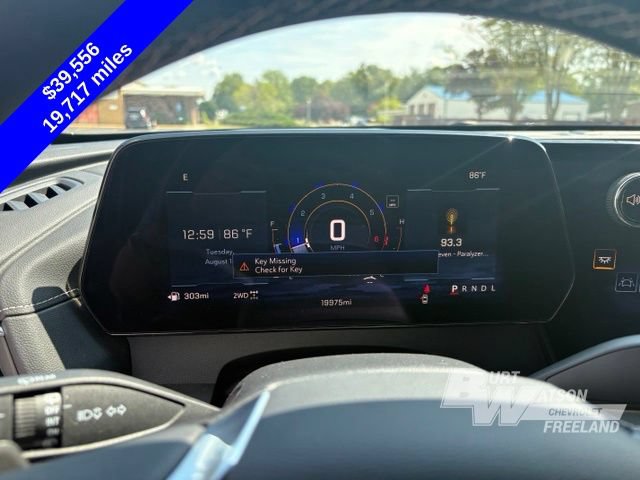 Used 2025 Chevrolet Traverse LT w/ Driver Confidence Package AWD/4WD image 17