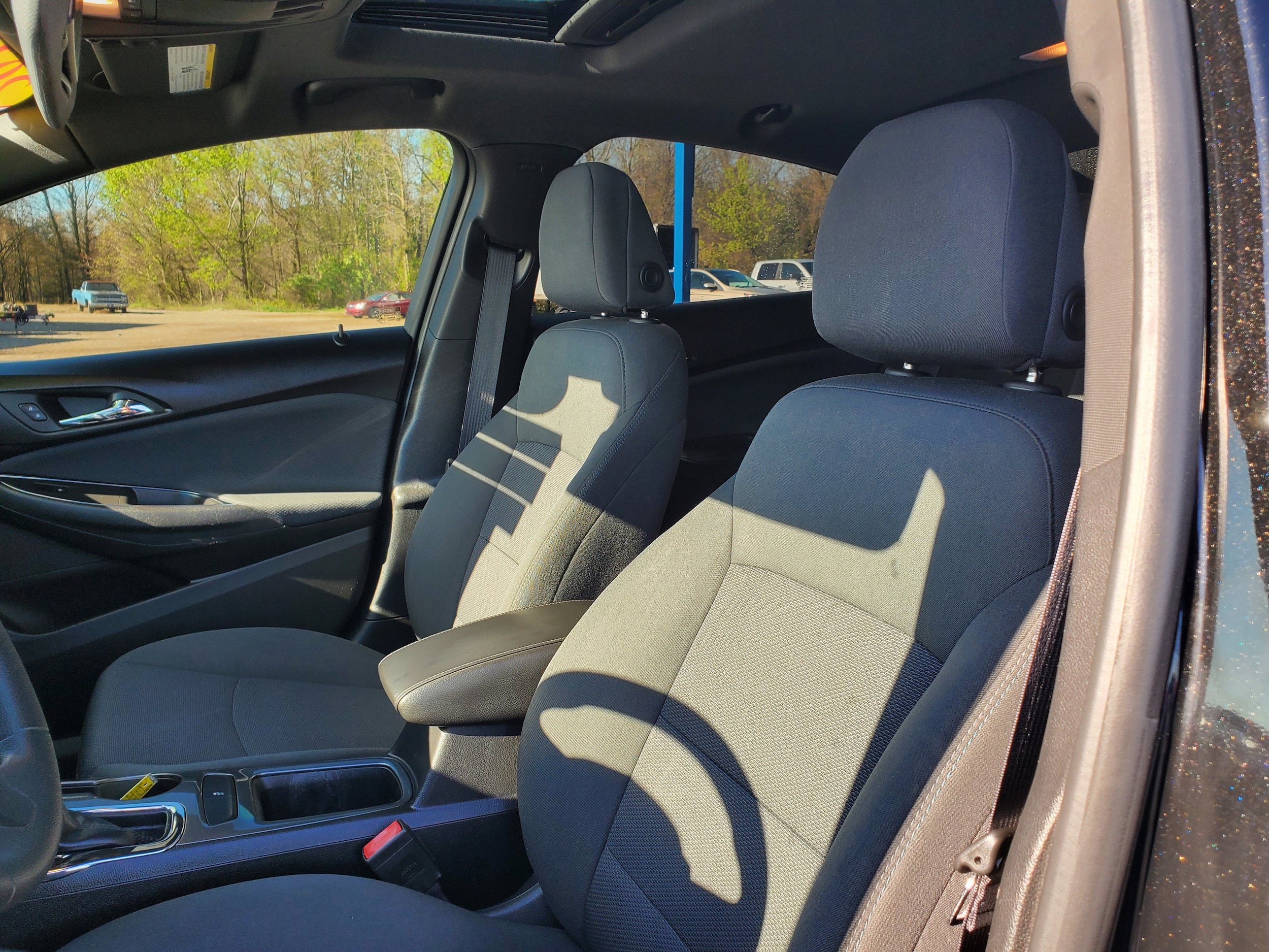 Used 2018 Chevrolet Cruze LT FWD image 13
