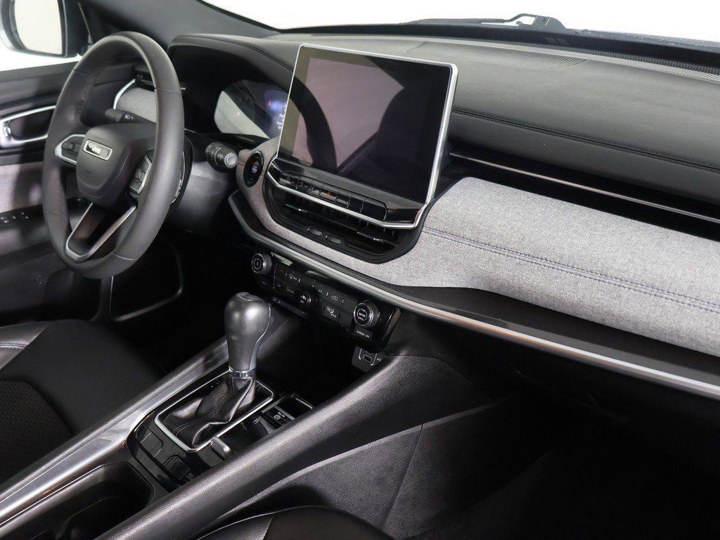 Used 2023 Jeep Compass Latitude image 25