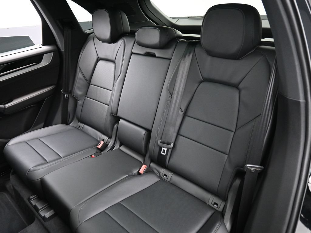 Certified 2026 Porsche Cayenne AWD/4WD image 23