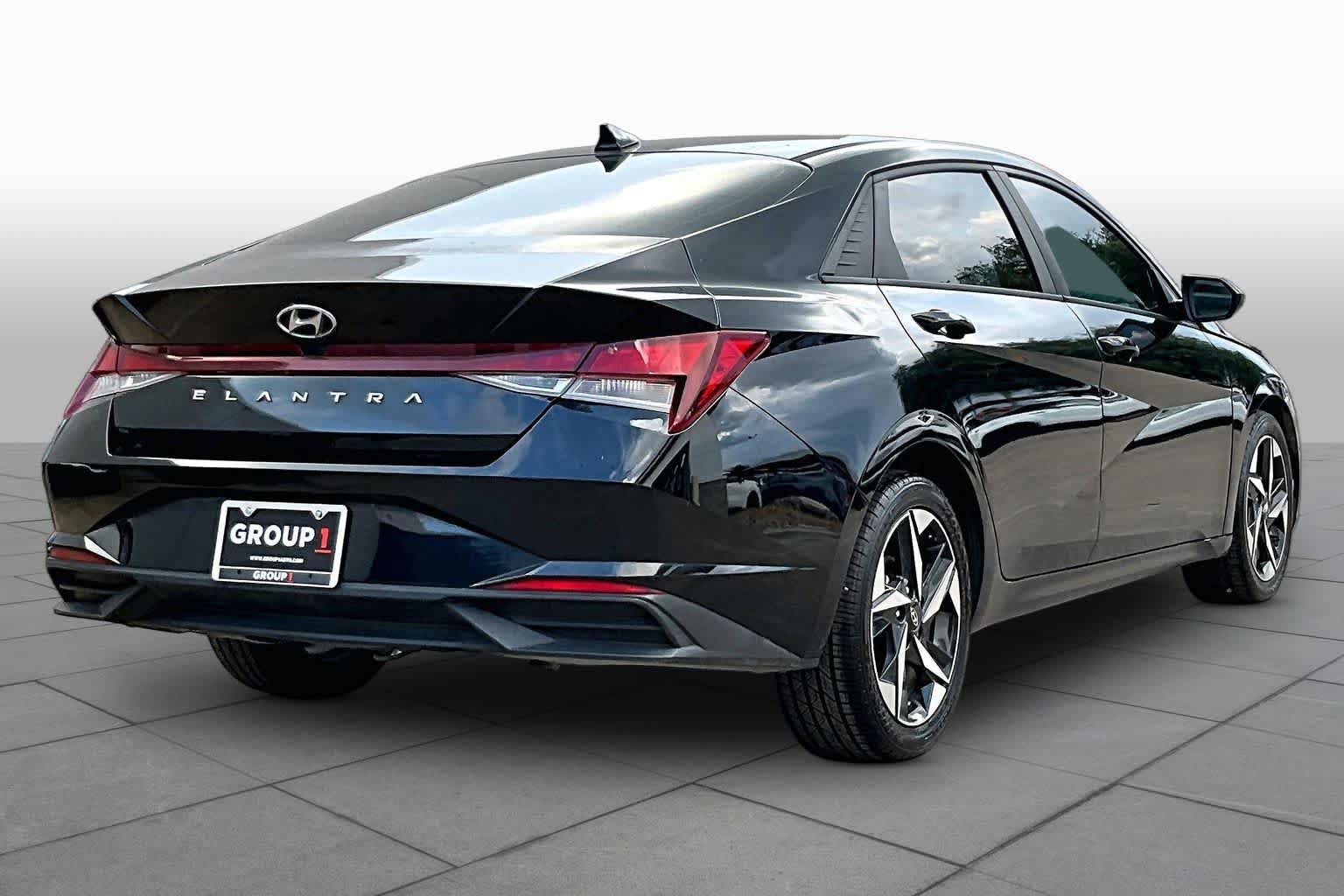 Used 2023 Hyundai Elantra SEL w/ Convenience Package FWD image 13