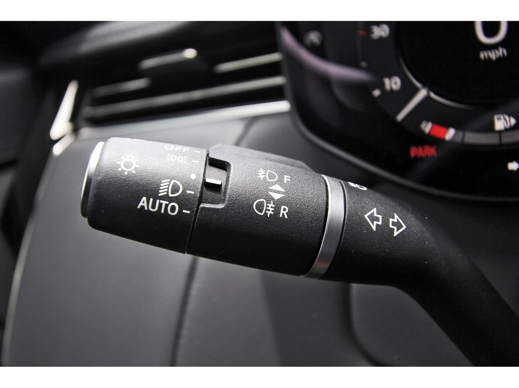 Used 2024 Land Rover Range Rover Sport SE AWD/4WD image 17