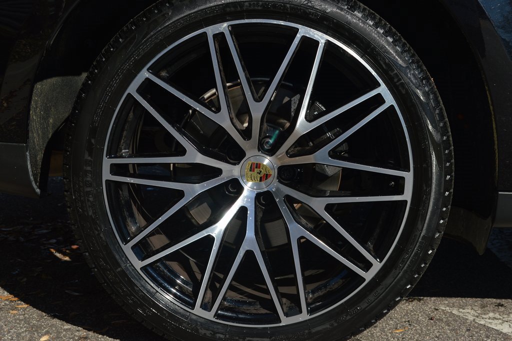 Used 2025 Porsche Macan image 13