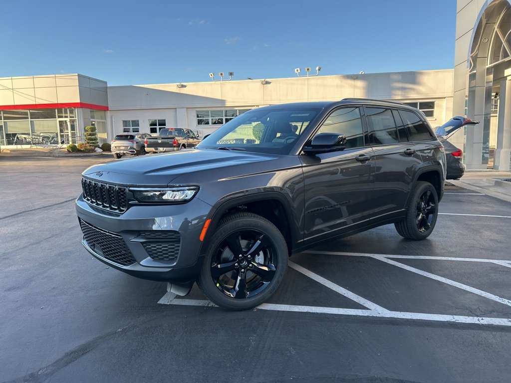 New 2025 Jeep Grand Cherokee Altitude image 6