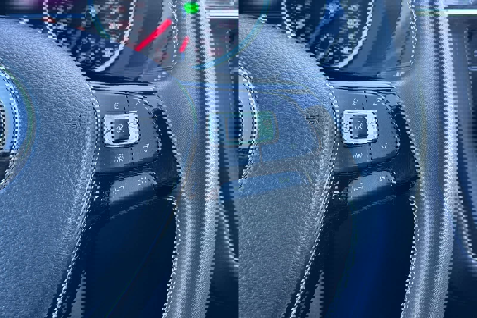 Used 2021 Volkswagen Tiguan SE image 27