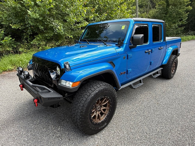 Used 2024 Jeep Gladiator Sport AWD/4WD image 2