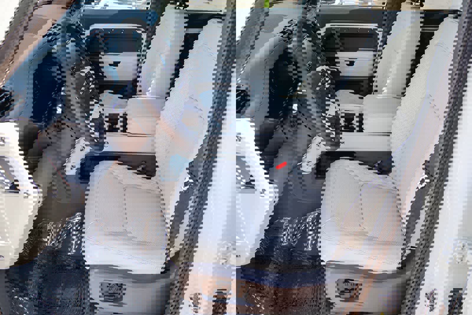 New 2026 Land Rover Defender 110 X-Dynamic SE image 19