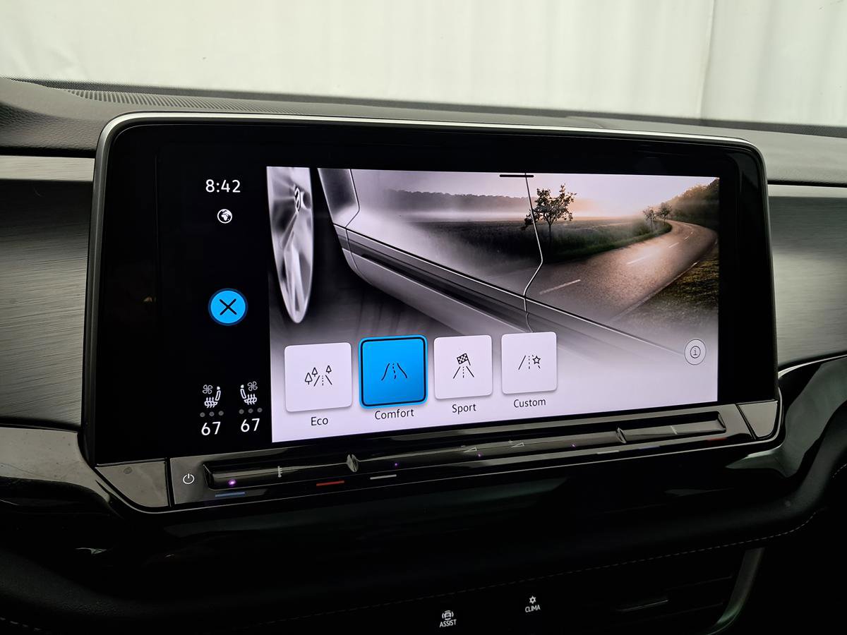 Used 2025 Volkswagen Atlas Cross Sport SE image 34