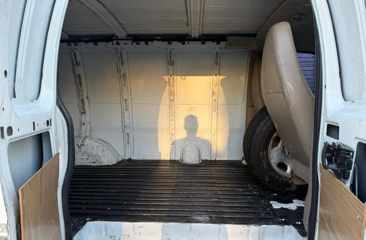 Used 2011 Chevrolet Express 1500 image 17