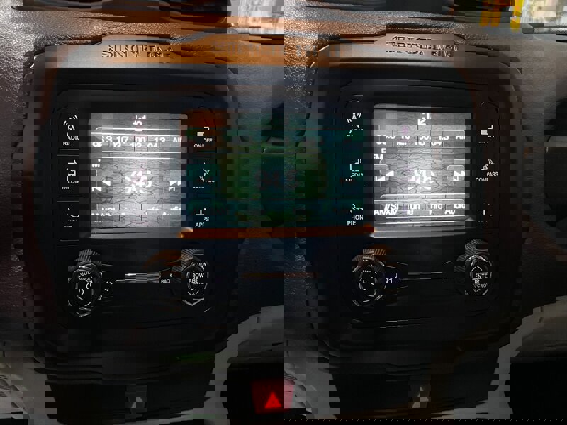 Used 2017 Jeep Renegade Latitude image 12