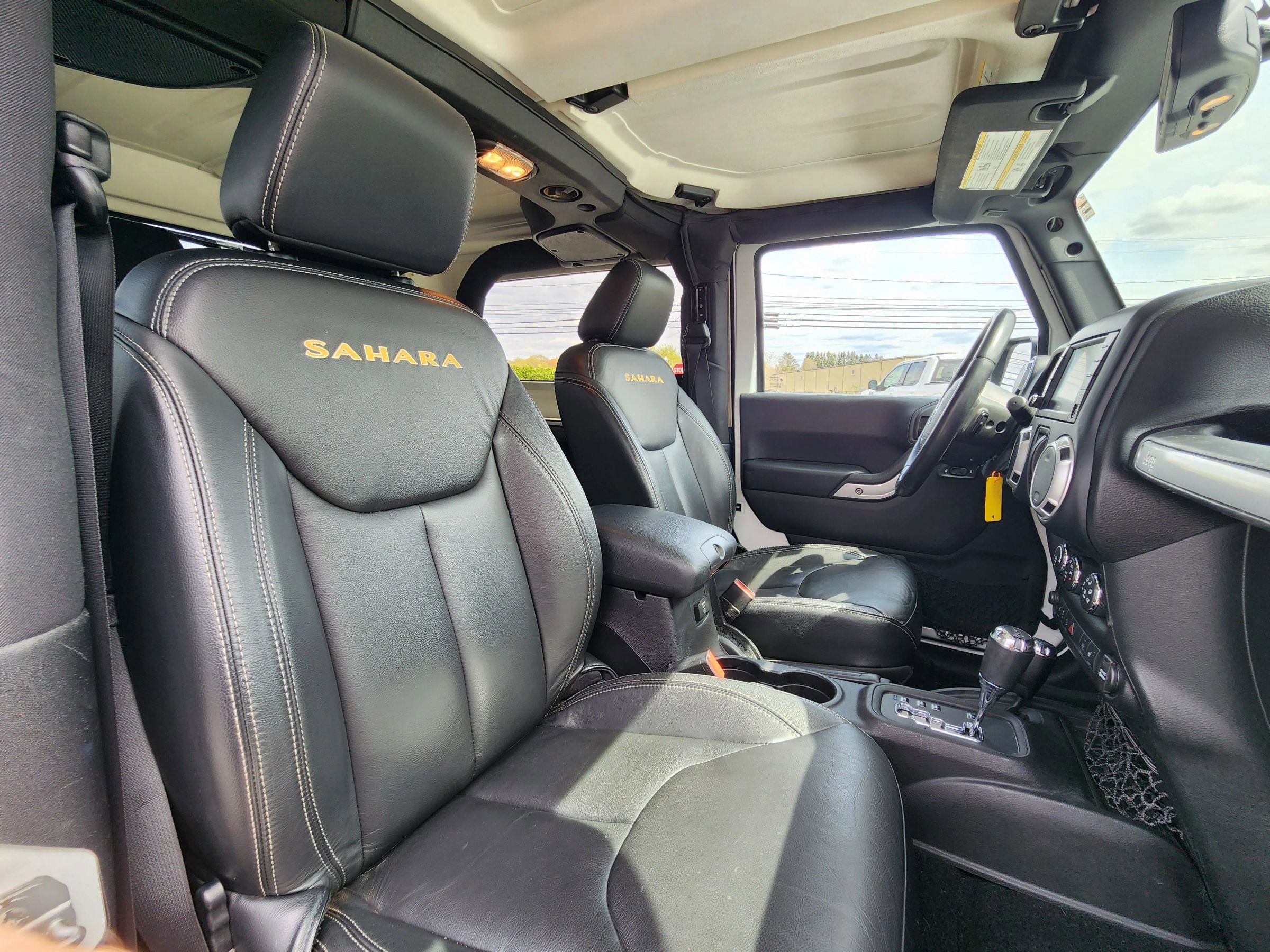 Used 2015 Jeep Wrangler Sahara w/ Dual Top Group AWD/4WD image 37
