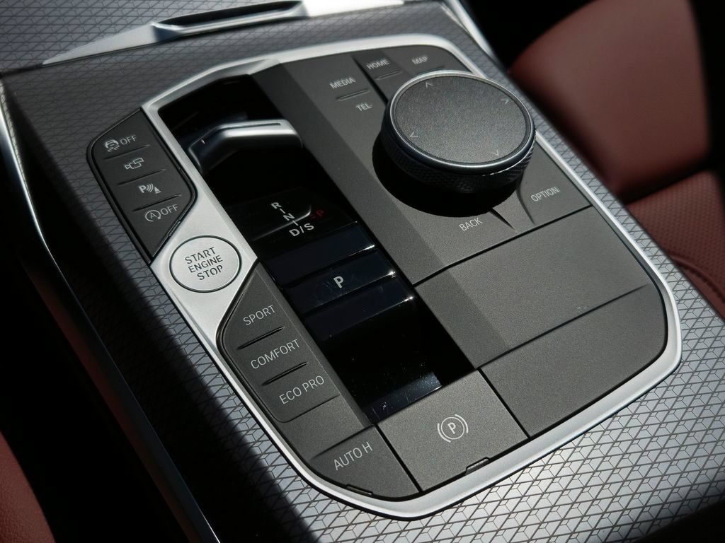 New 2026 BMW 330i Sedan w/ M Sport Package RWD image 10