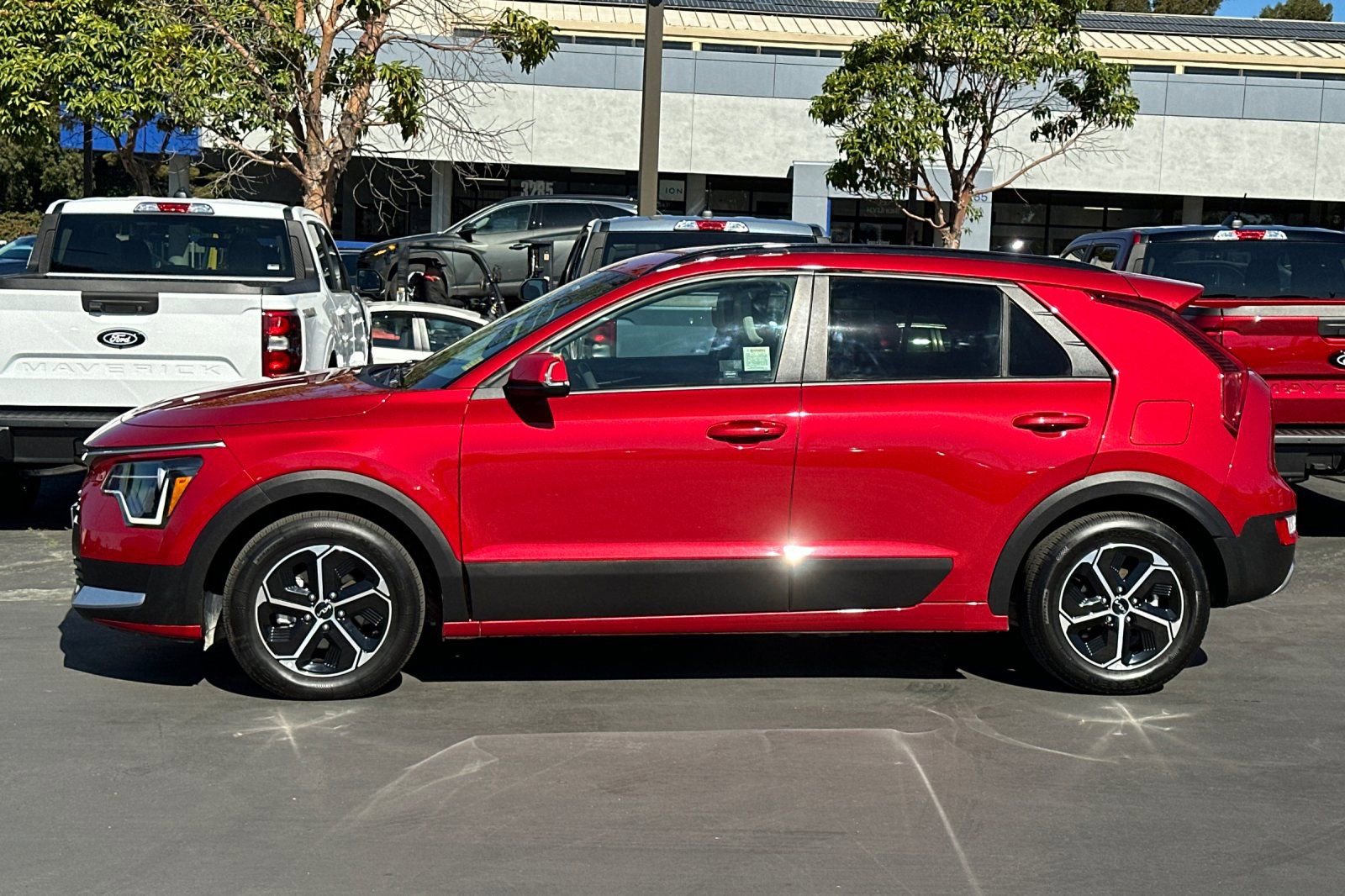 Used 2023 Kia Niro EX image 10