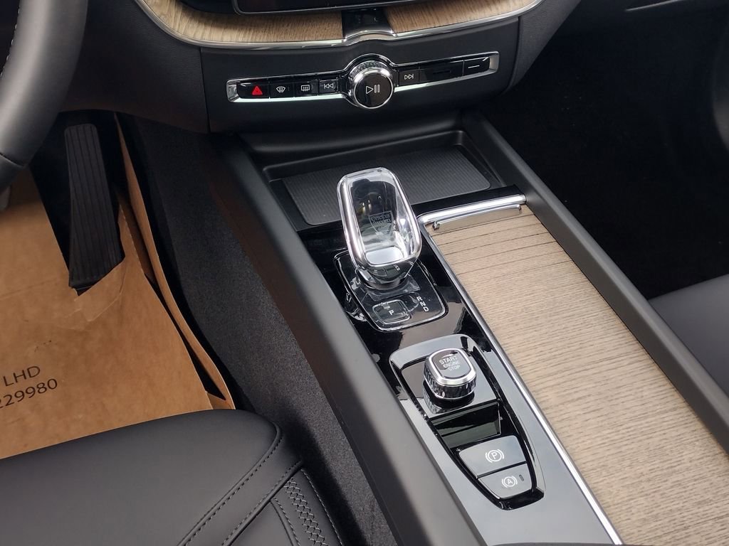 New 2026 Volvo XC60 B5 Plus w/ Protection Package Premier image 27