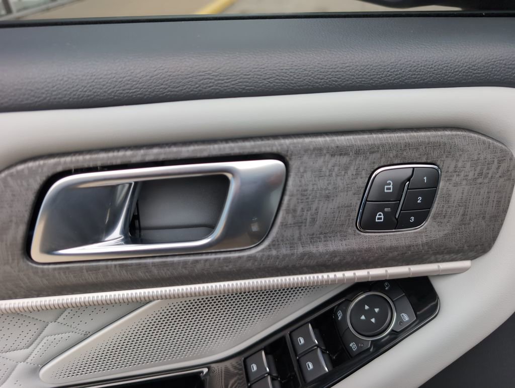 Used 2025 Ford Explorer Platinum w/ Ultimate Package image 18