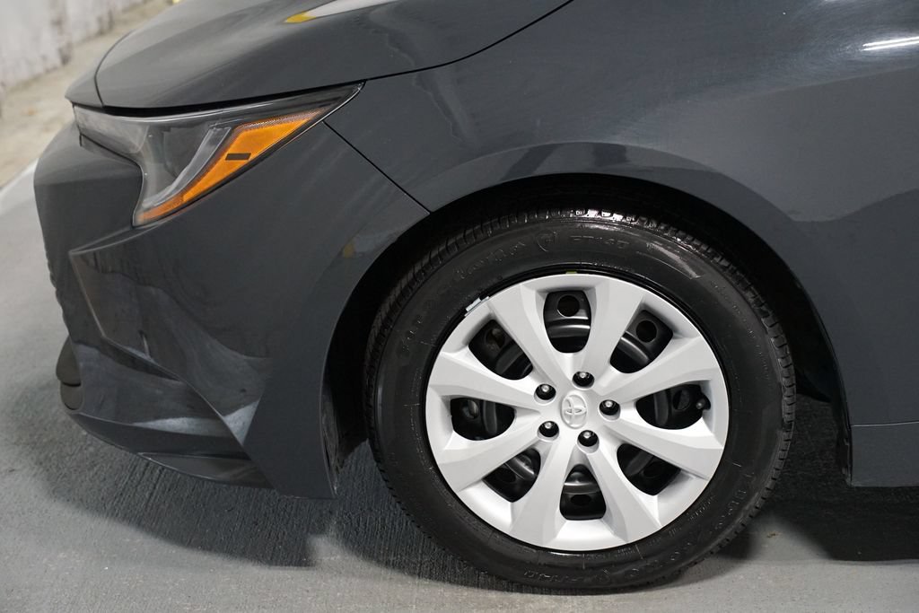 Certified 2025 Toyota Corolla LE FWD image 5