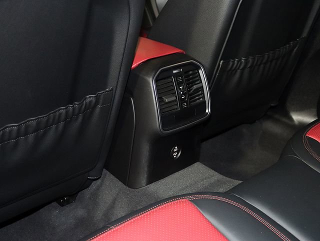 Used 2020 Porsche Macan image 15