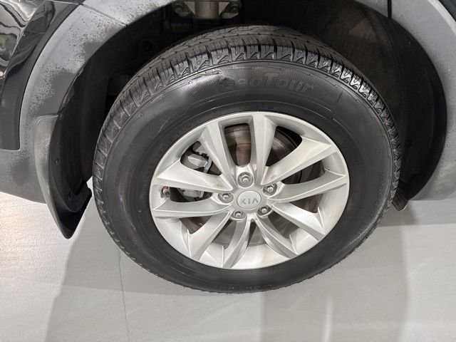 Used 2017 Kia Sorento LX w/ LX Convenience Package image 14