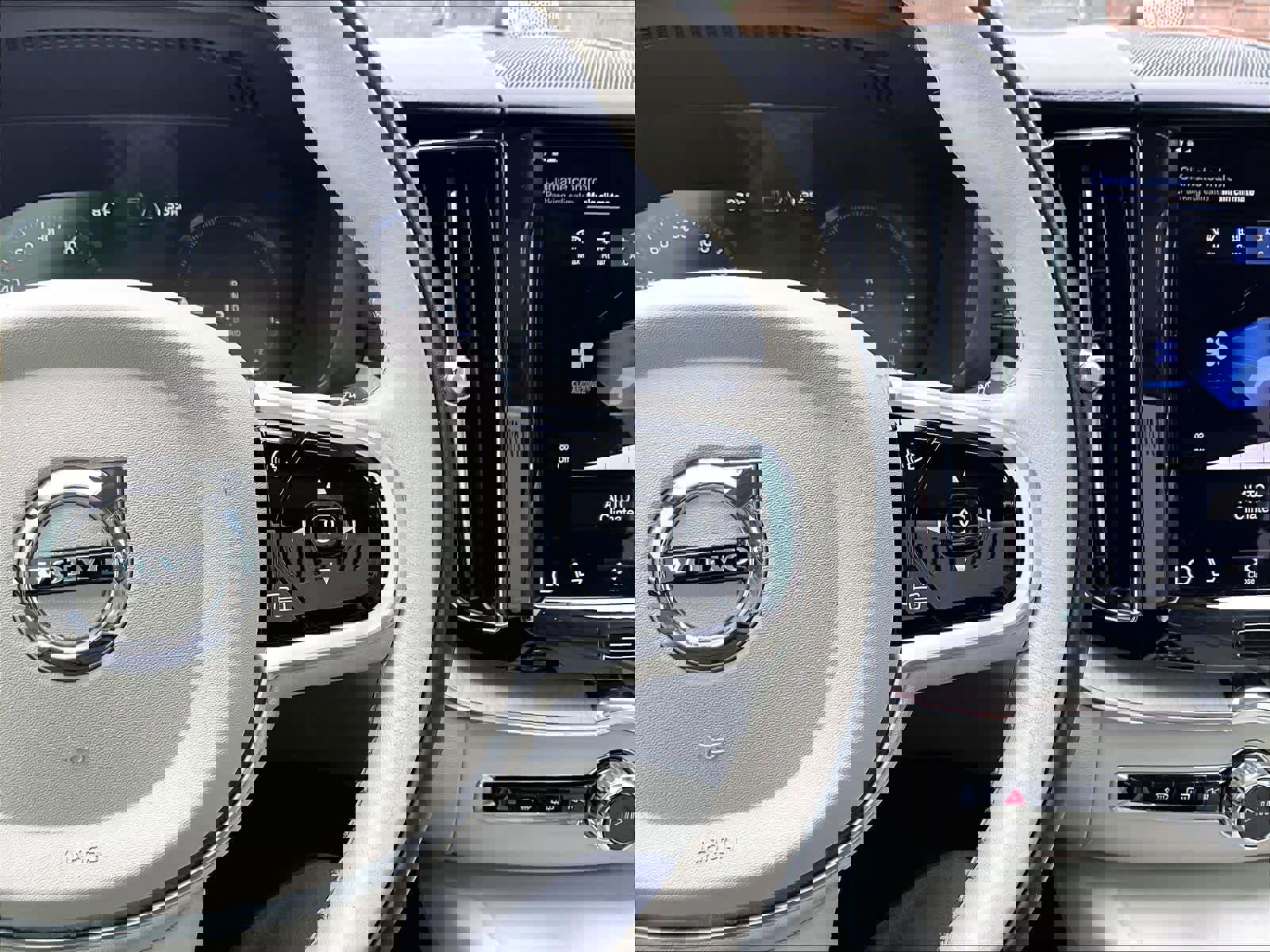 Used 2021 Volvo XC60 T8 Inscription w/ Advanced Package image 21