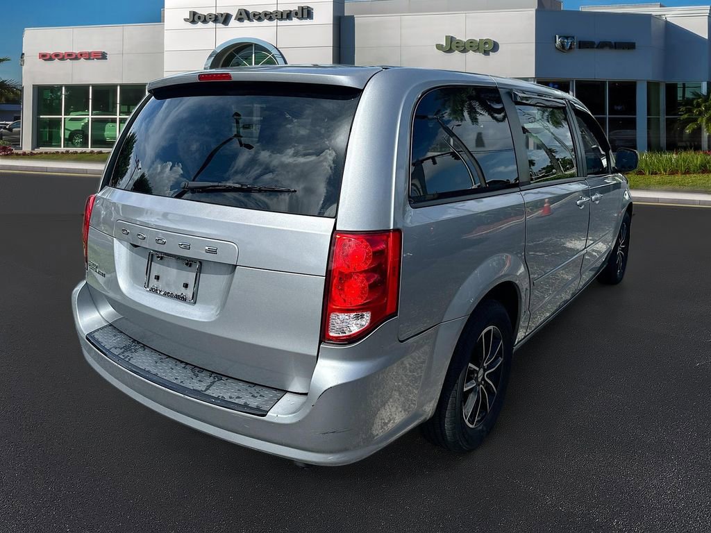 Used 2017 Dodge Grand Caravan SXT w/ Blacktop Package image 7