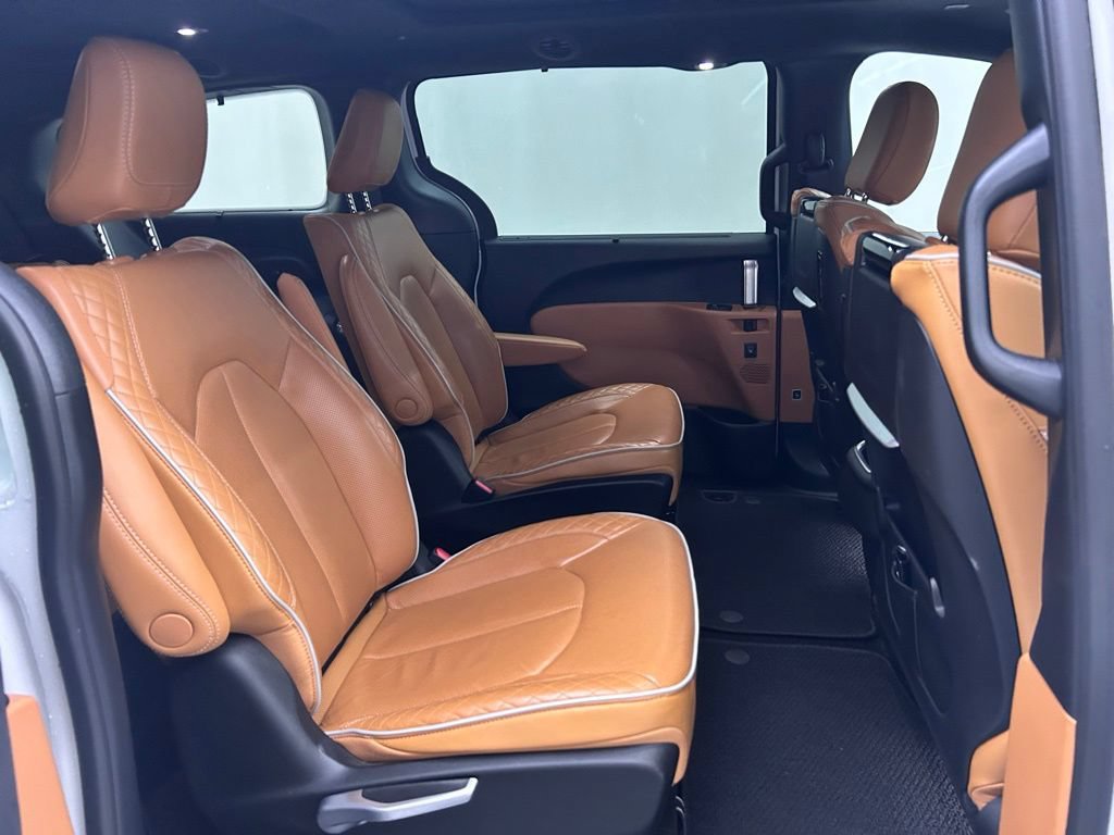 Certified 2022 Chrysler Pacifica Pinnacle AWD/4WD image 17