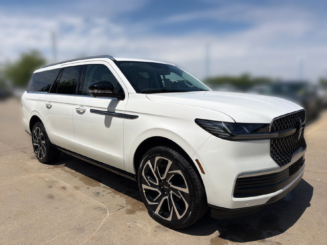 New 2026 Lincoln Navigator L Reserve AWD/4WD image 3