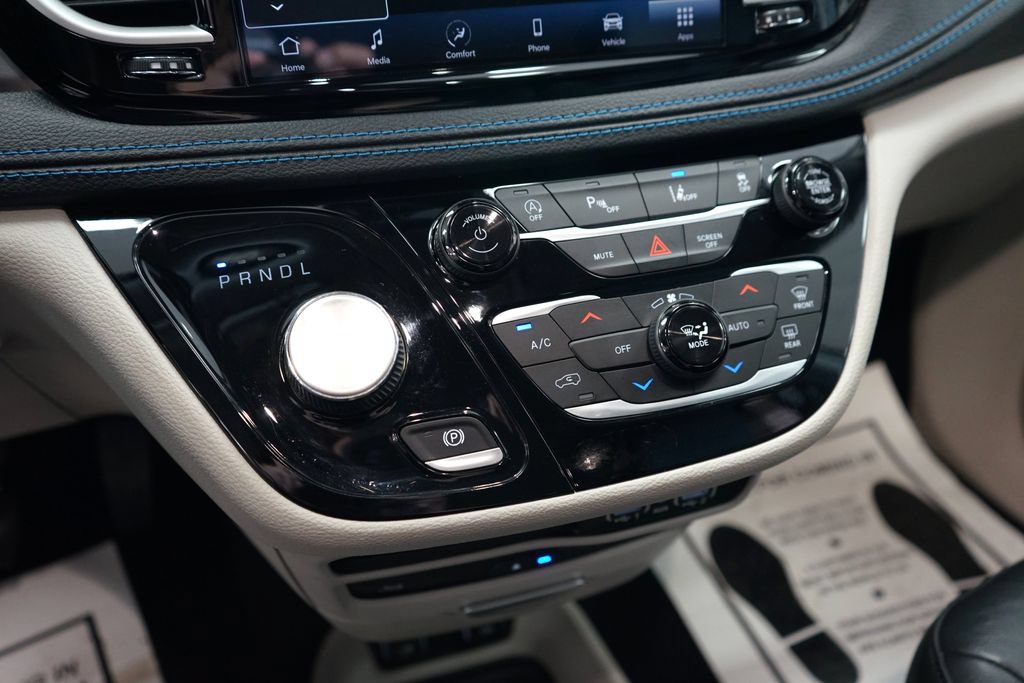 Used 2021 Chrysler Pacifica Touring-L w/ Uconnect Theater Family Group AWD/4WD image 41