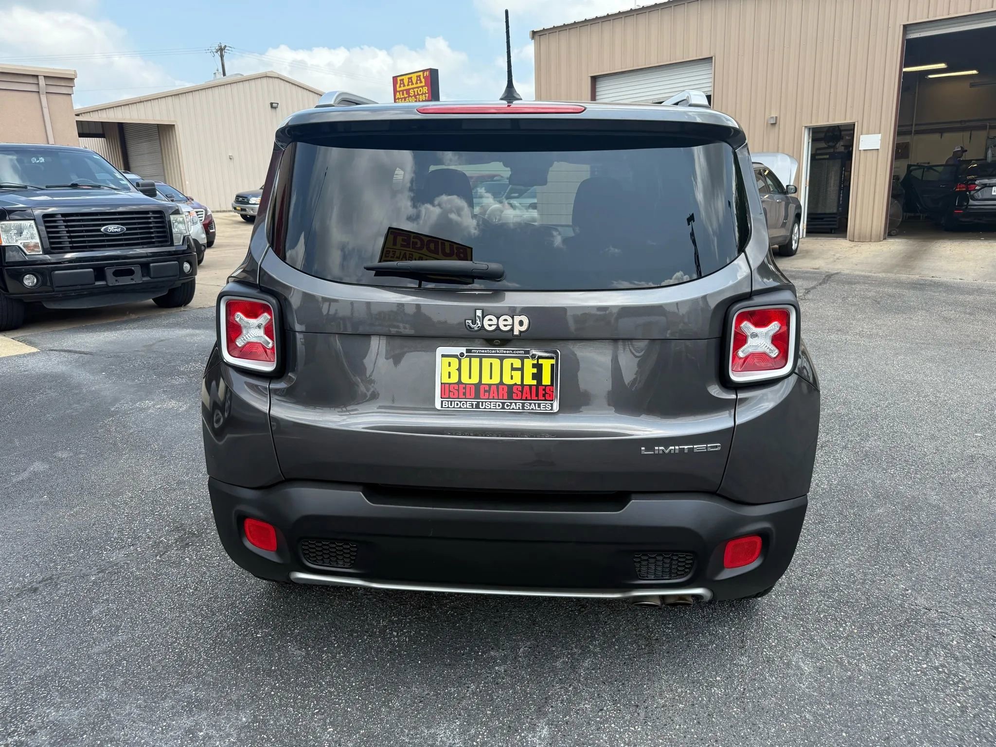 Used 2017 Jeep Renegade Limited image 6