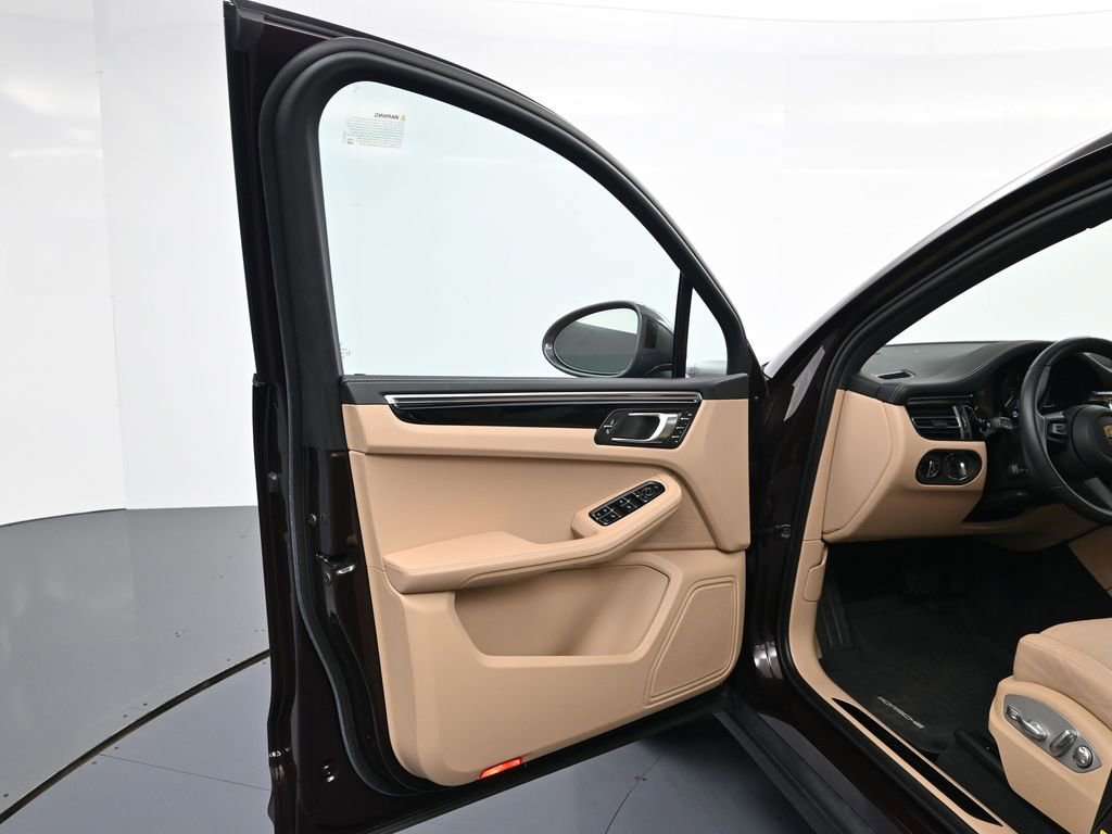 Certified 2023 Porsche Macan Turbo image 16