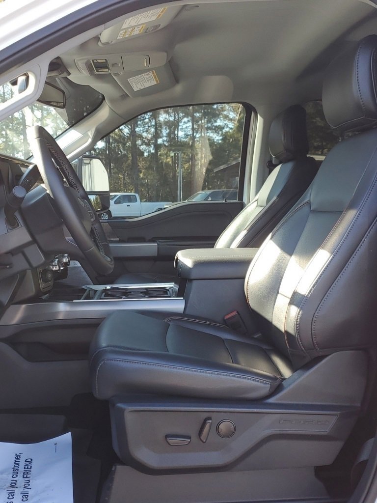 Used 2025 Ford F250 Lariat w/ Chrome Package image 13
