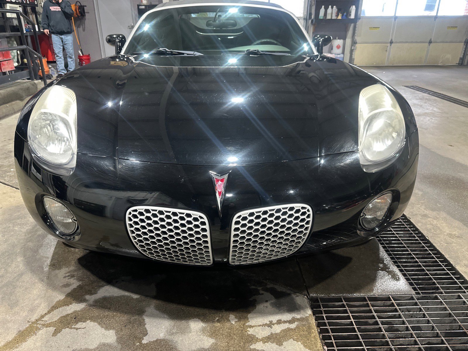 Used 2007 Pontiac Solstice Convertible w/ Convenience Package image 2