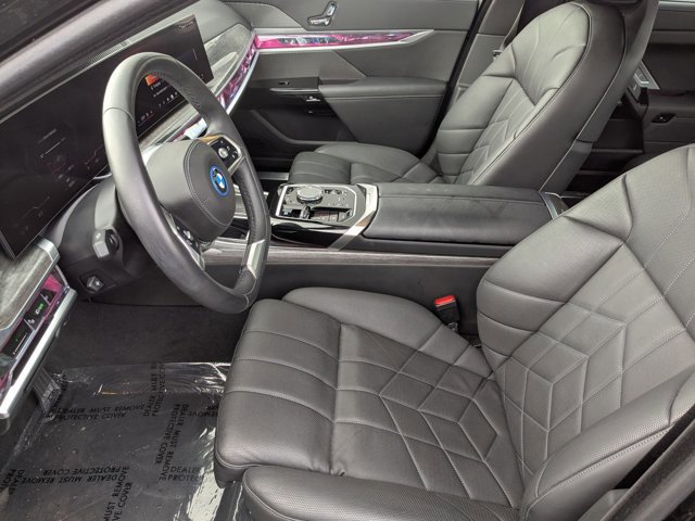 Used 2025 BMW i7 eDrive50 w/ Premium Package image 16