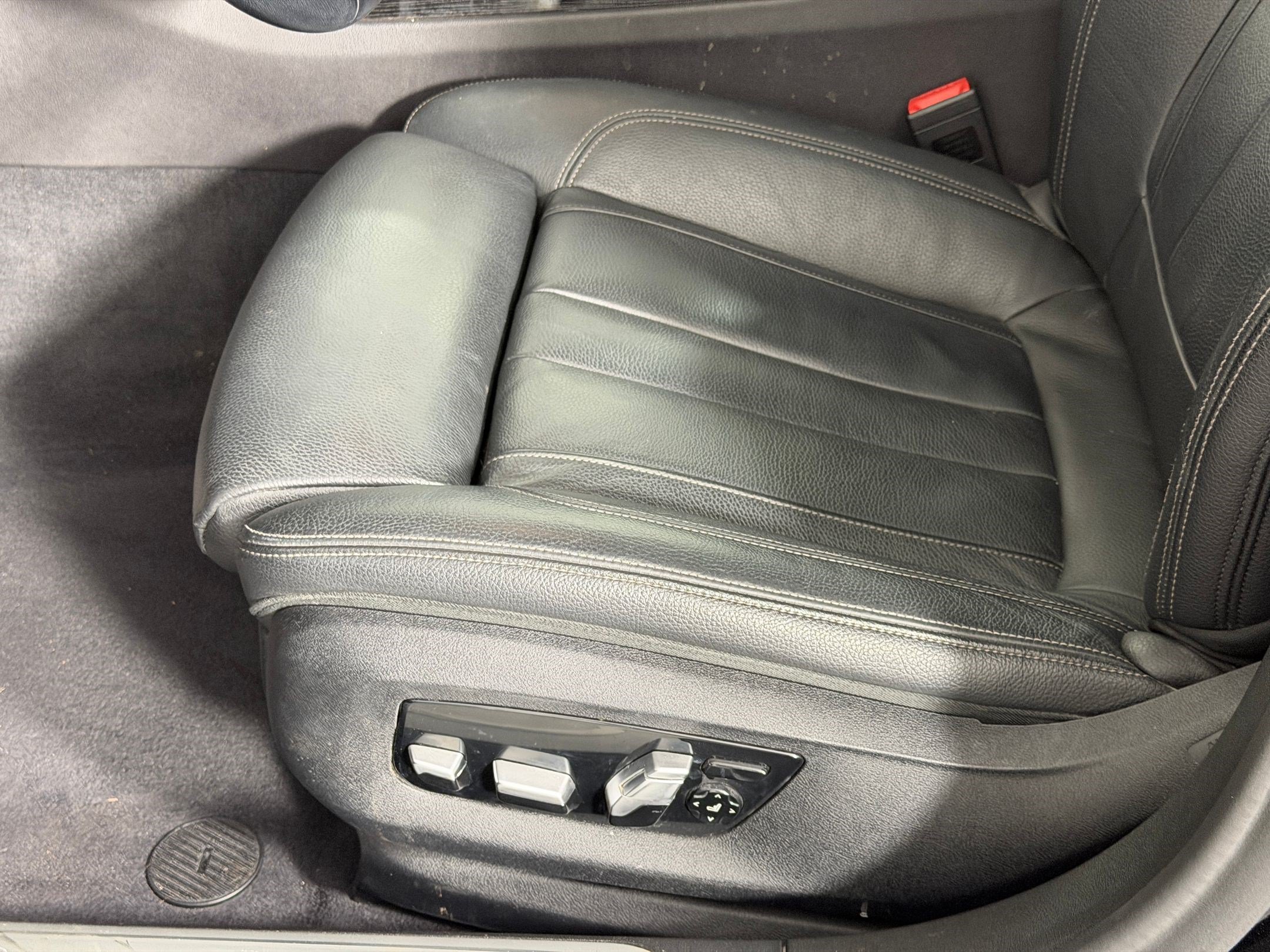 Used 2019 BMW 740i w/ M Sport Package RWD image 13