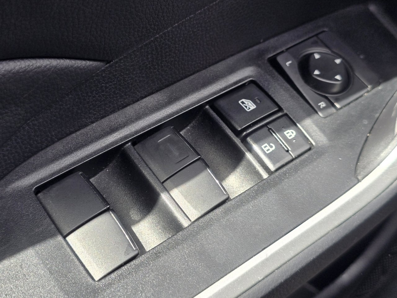 Used 2024 Toyota RAV4 LE AWD/4WD image 23