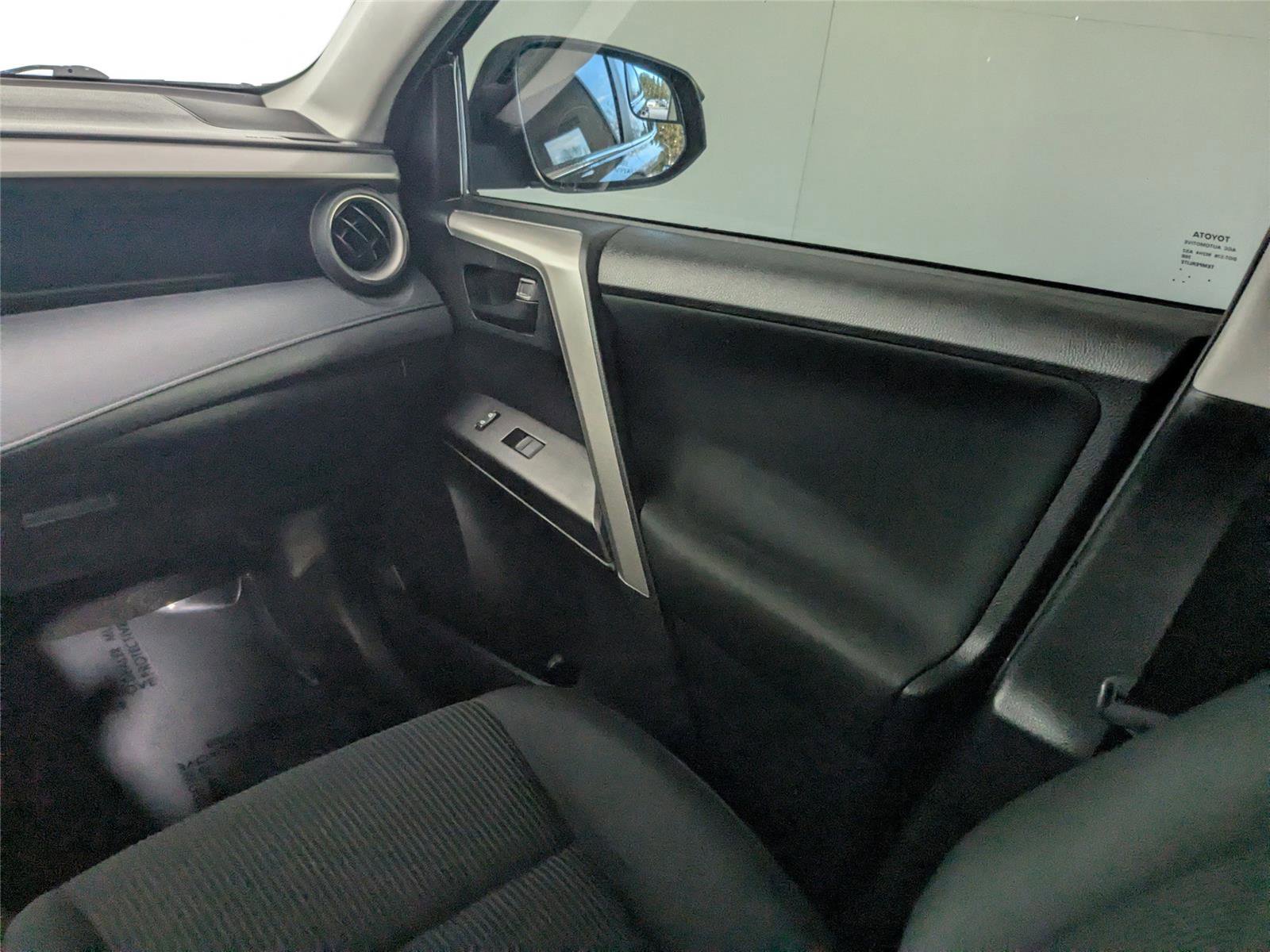 Used 2018 Toyota RAV4 LE image 29