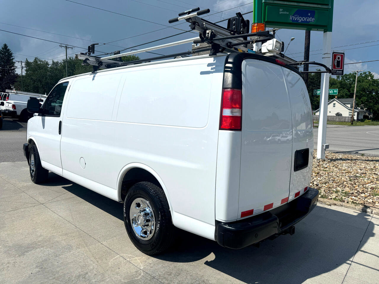 Used 2017 Chevrolet Express 2500 image 3